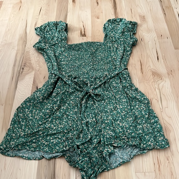 American Eagle Green Floral Romper - Picture 4 of 4